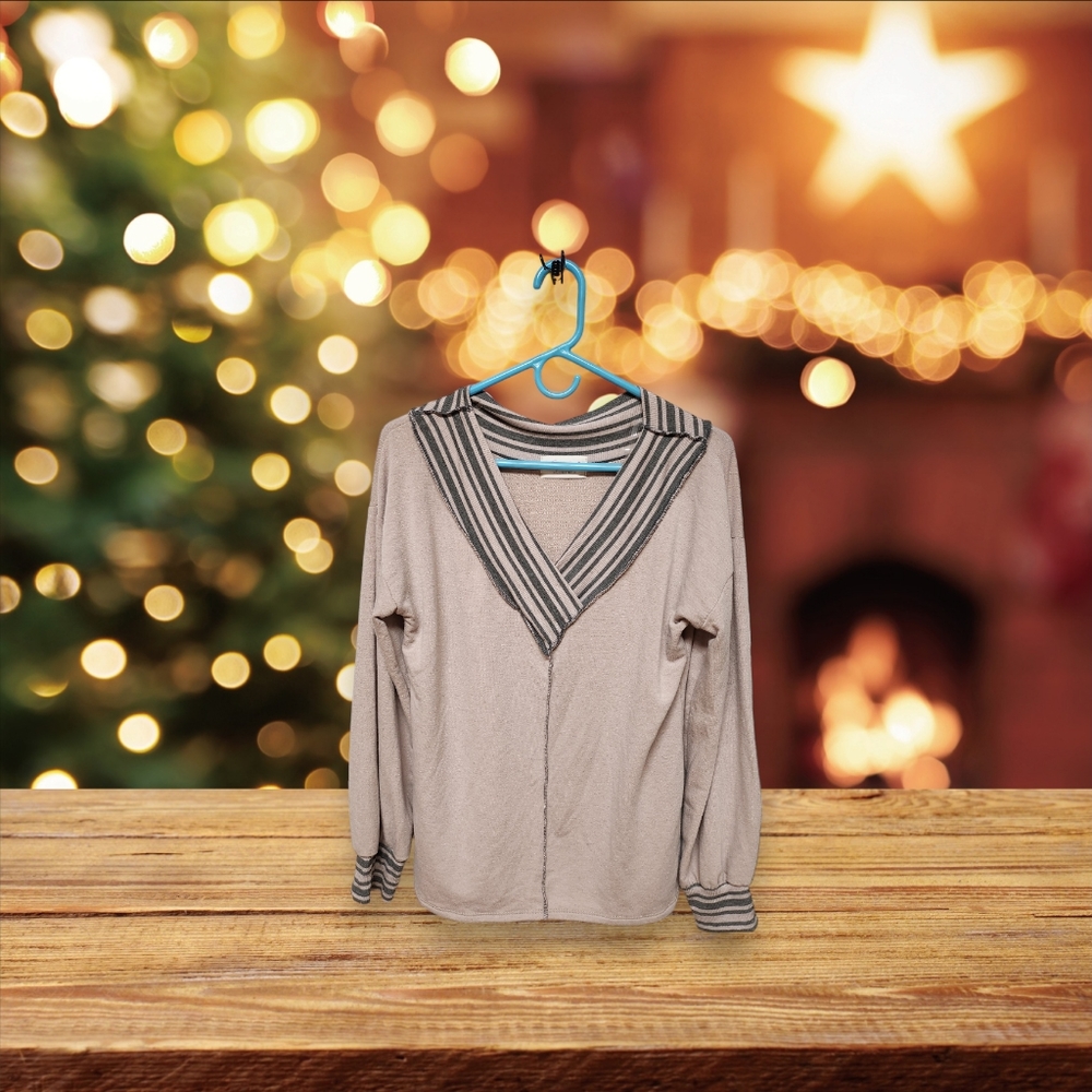 Women's beige V neck sweater with green trim, size Medium